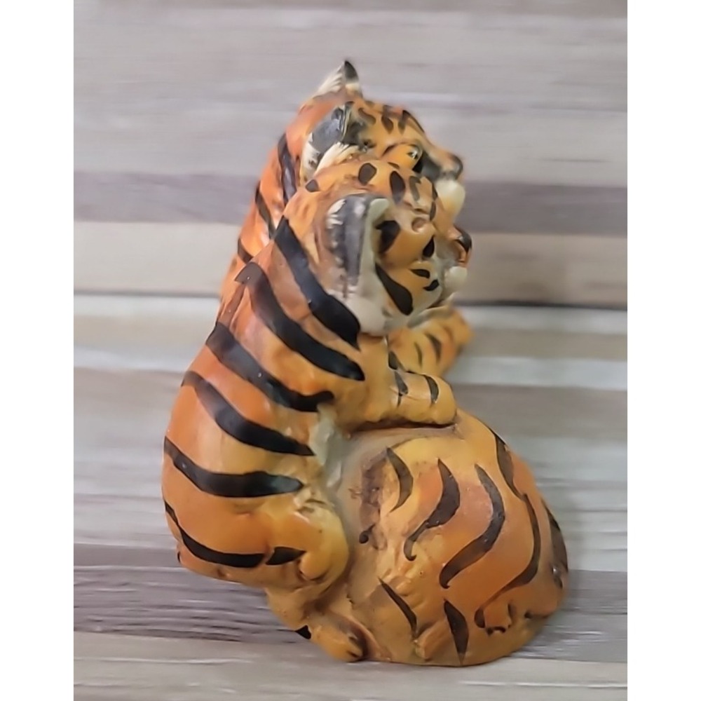 Vintage UCTCI Ceramic Hand Painted 2" Momma Tiger w/ Cub‎ Black Eyes Unique - Picture 5 of 8